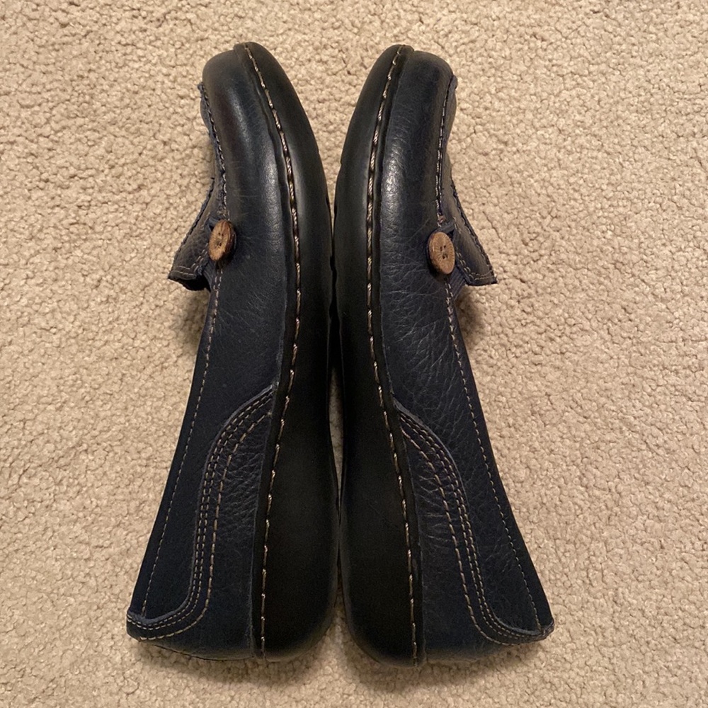 Clarks collection size 6 navy blue loafers with button & stitching detailing.
